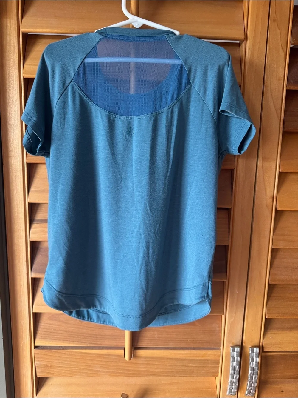 Athleta Short Sleeve Crewneck Teal Tee size Medium (8-10)